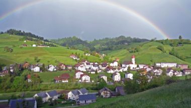 Luthern Dorf mit Regenbogen